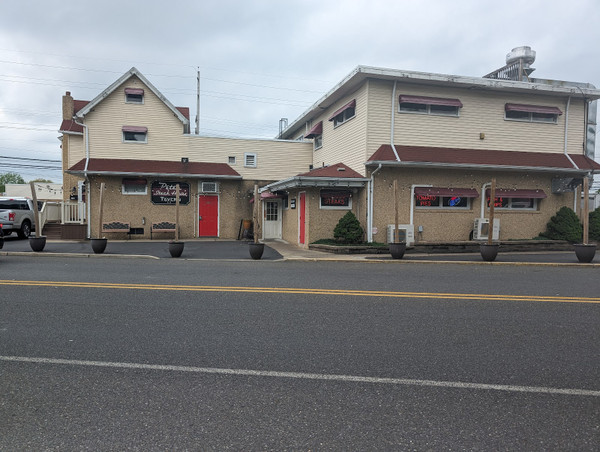 Pete’s Steakhouse Tavern