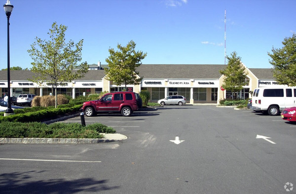 Quakerbridge Village Commons